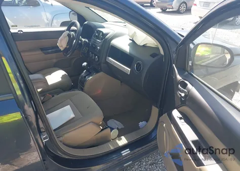 2014 Jeep Compass Sport z USA, uszkodzony, nr VIN 1C4NJCBA4ED747529